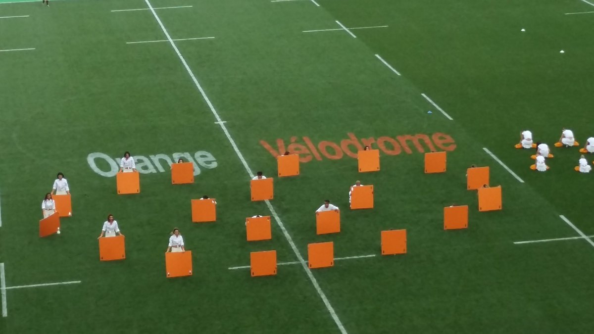 denis_lajous's tweet photo. En direct de l'orange Vélodrome , l'ambiance monte. https://t.co/Tx3IHjr5YW