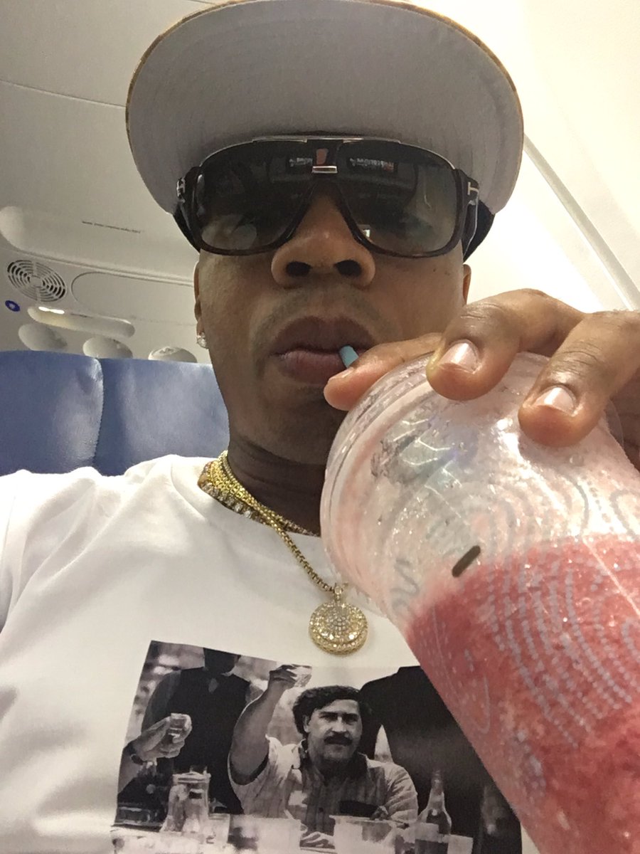 plies's tweet photo. "MeWaitinOnDatTextFromBaeDatSheHorny😂 https://t.co/GW4g27sXef