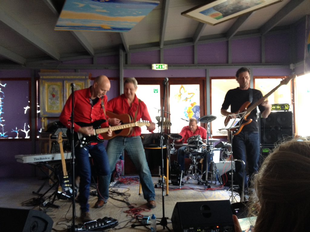 Keigoed optreden van #zinn in #buitengewoon met @hanskapteyn <a href="/jeroenvenema1/">jeroen venema</a> @ramonsijpestijn en <a href="/KlaasHuizenga2/">Klaas Huizenga</a>