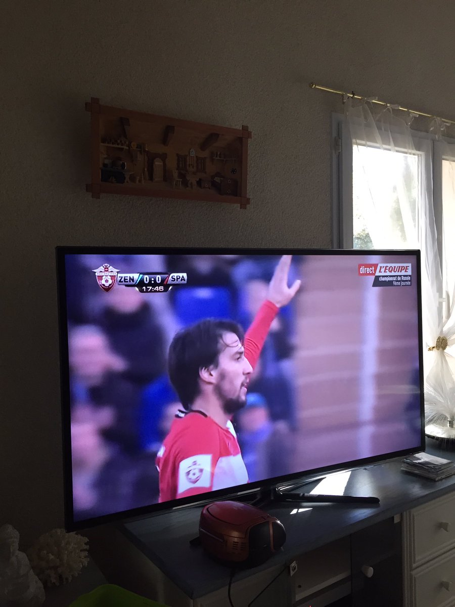 Spartak_M_VT's tweet photo. Quel plaisir de suivre #ZenitSpartak sur grand écran! #lequipeFOOT #fcsm #foot21 #RPL https://t.co/wKMnlicvGW