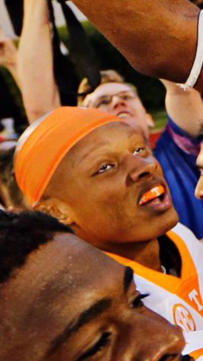 NotAnotherTyler's tweet photo. When you just summoned the mother ship for a Hail Mary but you Vols asf #GBO https://t.co/znMaqpDgwR