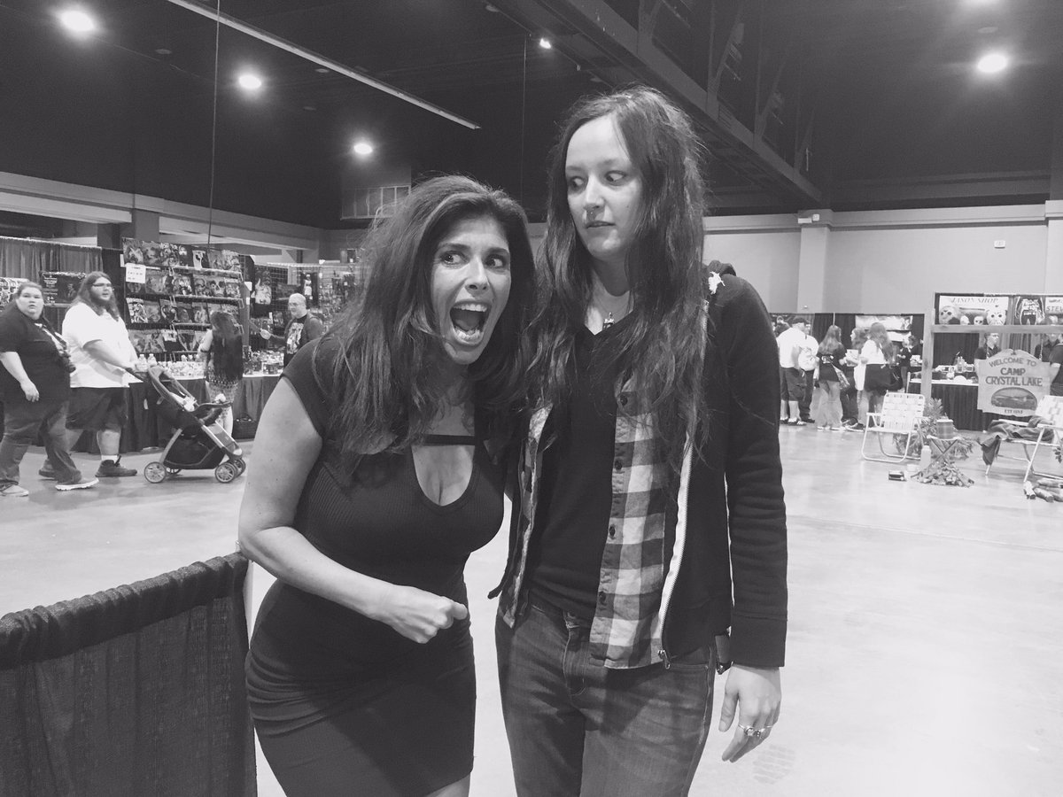 Ashley Richardson (YelhsaYelsaw) Twitter