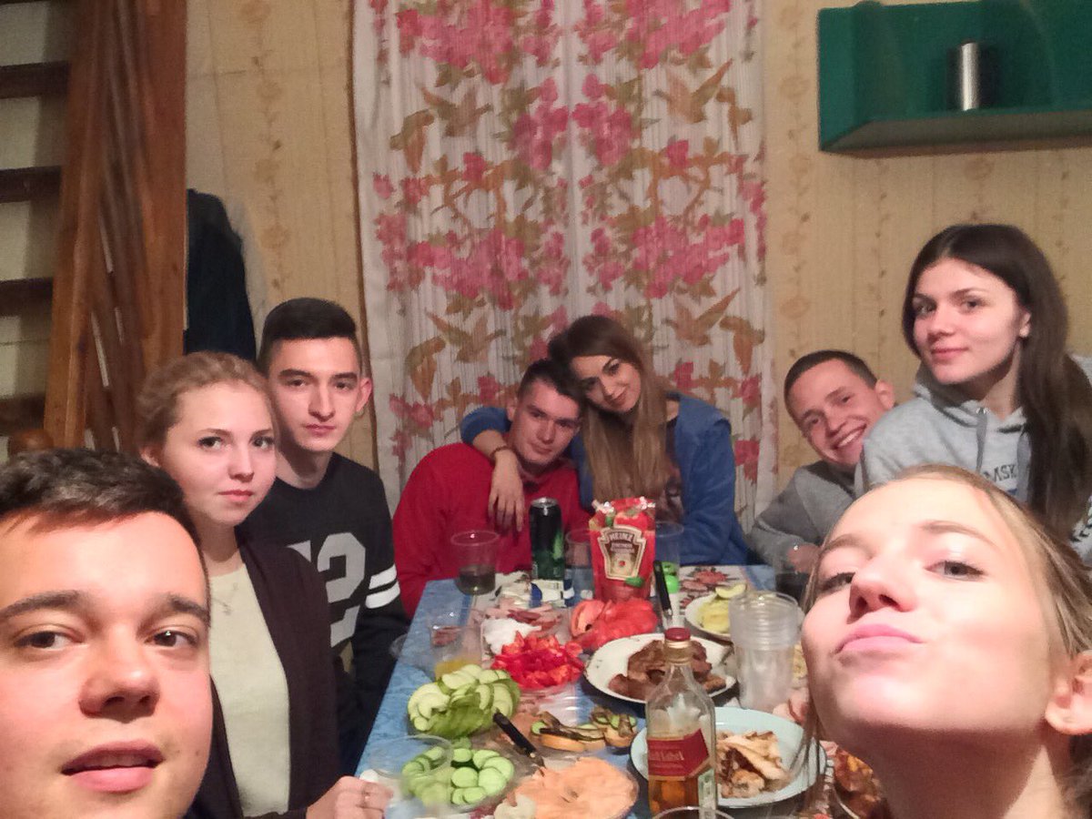 FORWAAAARD's tweet photo. Просто дикая ночка, закрыли дачный сезон 🍻 https://t.co/M7Ama8vPcO