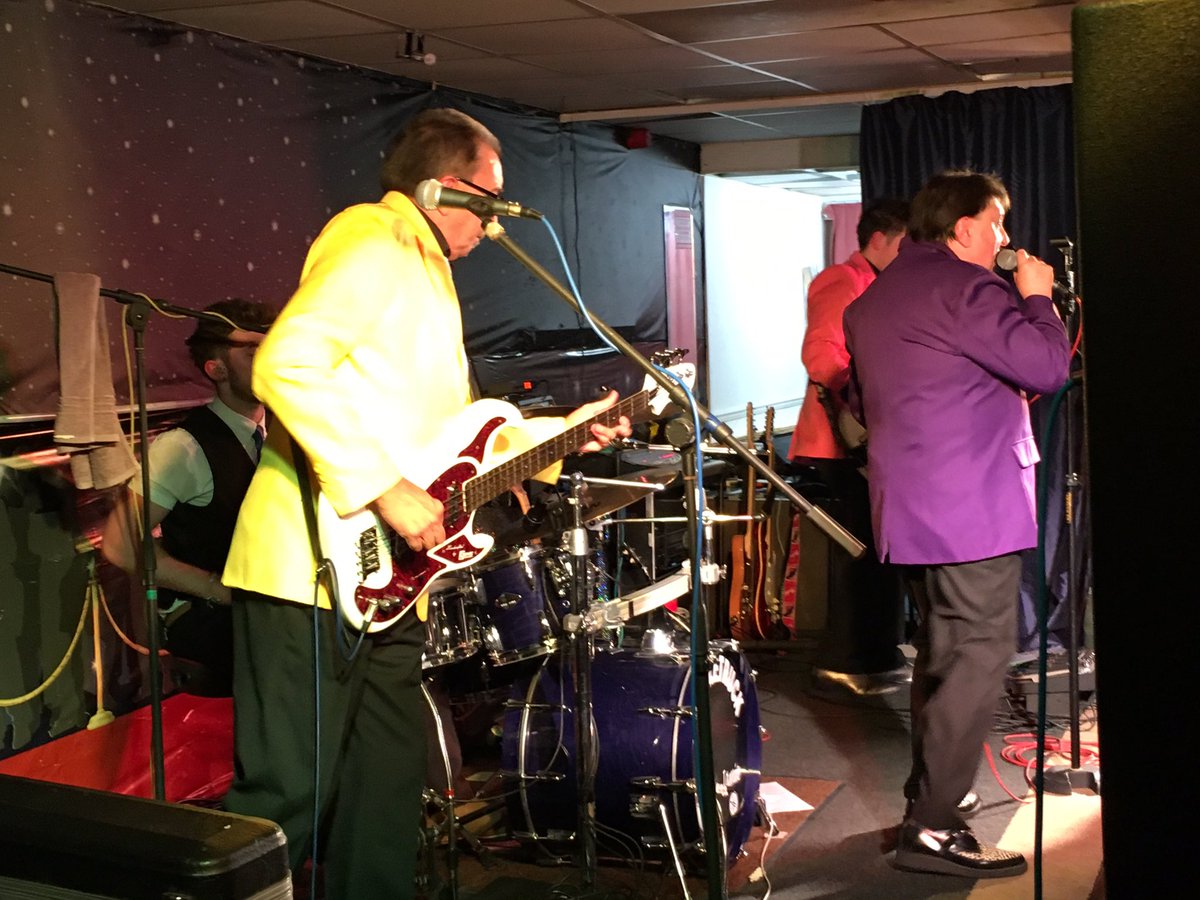 ClubhouseBufc's tweet photo. Fantastic night at the clubhouse with Chuckletruck!! https://t.co/BhNS2kvKLA
