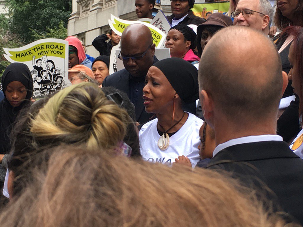 leoniehaimson's tweet photo. LeRoy Barr @uft speaks of dream deferred not enuf counsellors & too large class sizes #cfe #walktoAlbany @AQE_NY https://t.co/uuIzMNmBuU