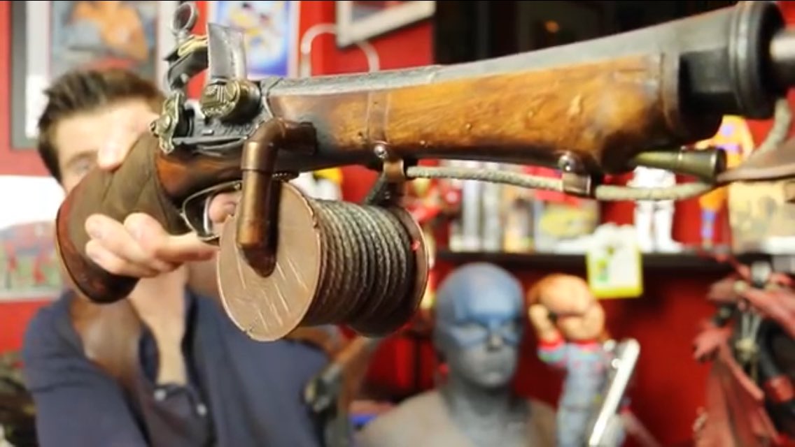 CosplayChris's tweet photo. #howimade a #piratebatman #grapplinggun #cosplay @dailycosplay #batman https://t.co/L5QTypFbnF https://t.co/mqTRXra40J