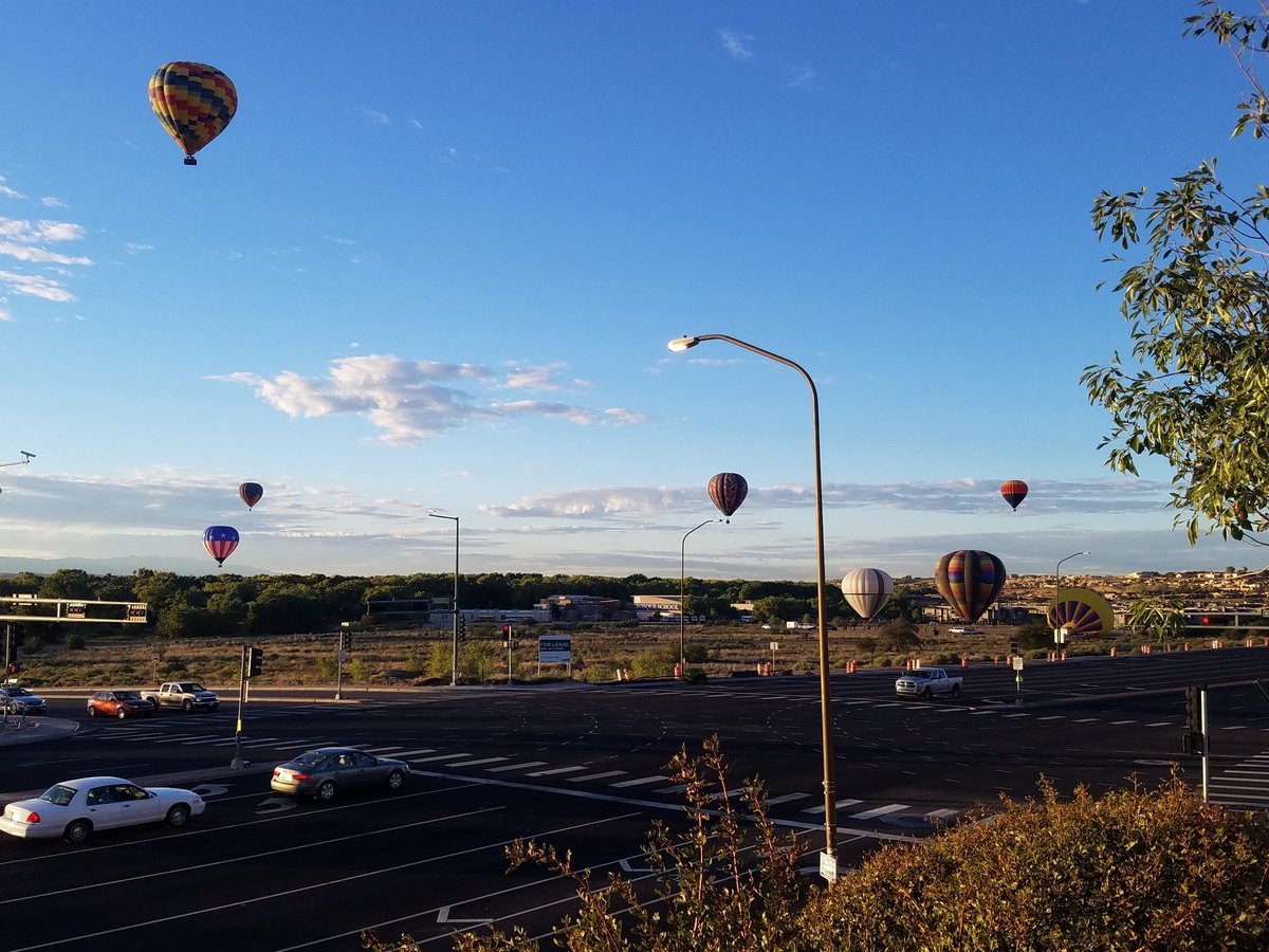 BridgetOdien's tweet photo. I'm a #BalloonChasing #GreenChileBurritoEating #NewMexican #BalloonFiesta2016 #Day2 https://t.co/6JVFegq82n