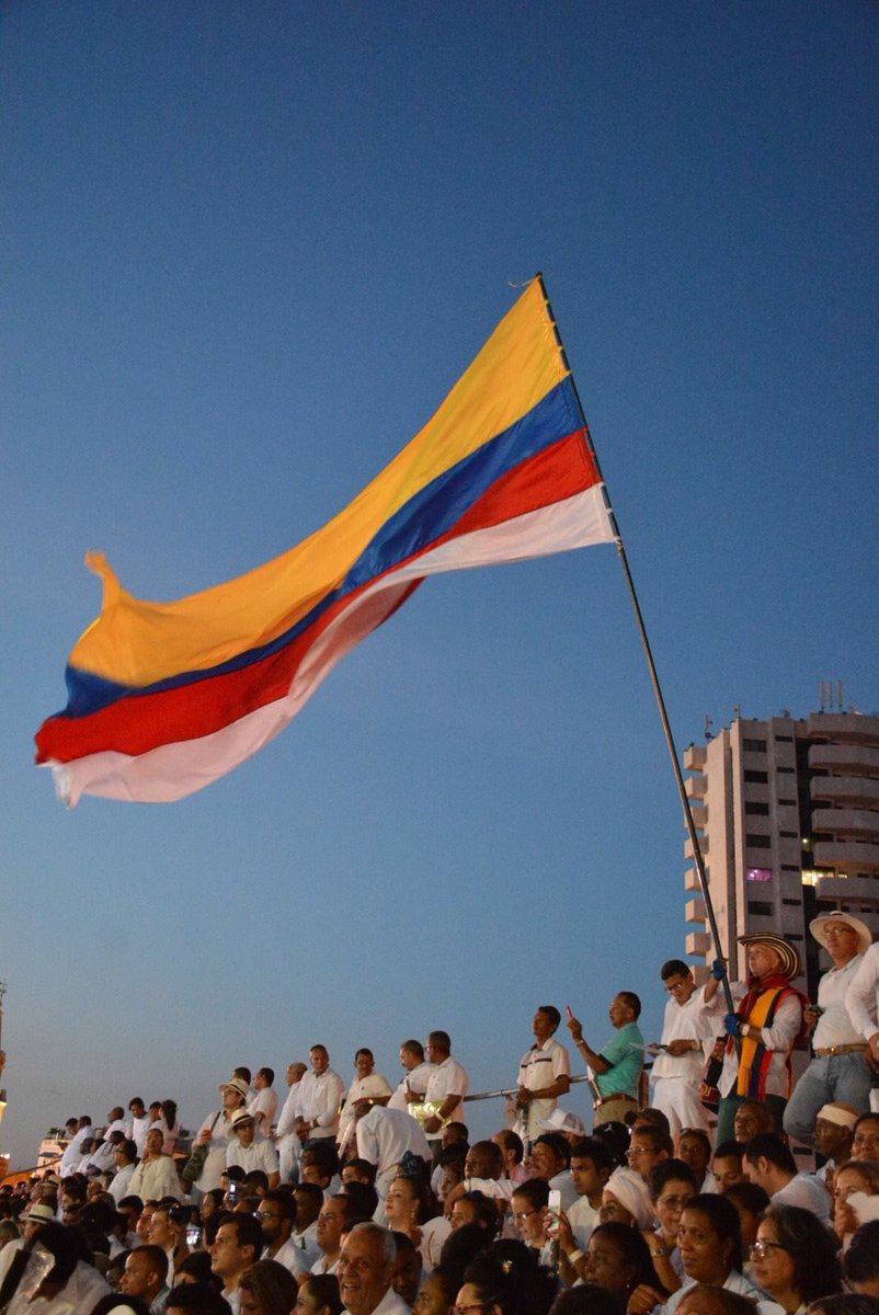 ClaraLopezObre's tweet photo. Los colombianos tenemos una cita inaplazable con el futuro de nuestras familias. ¡Por mi país #HoyVotoSÍ, el sí de nuestras vidas! https://t.co/Ox5uyTZnV9