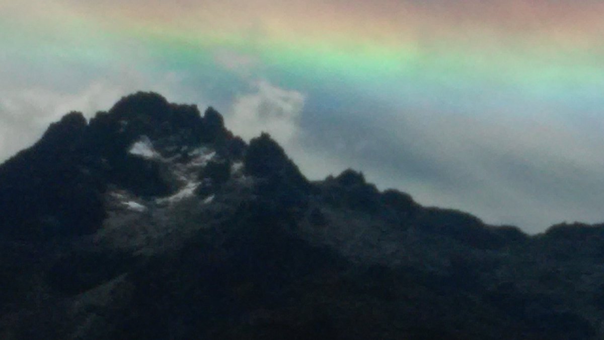 javierris's tweet photo. Pico Bolívar.. engalanado con un hermoso arcoíris #30Sep2016 https://t.co/Zf912CvWrH