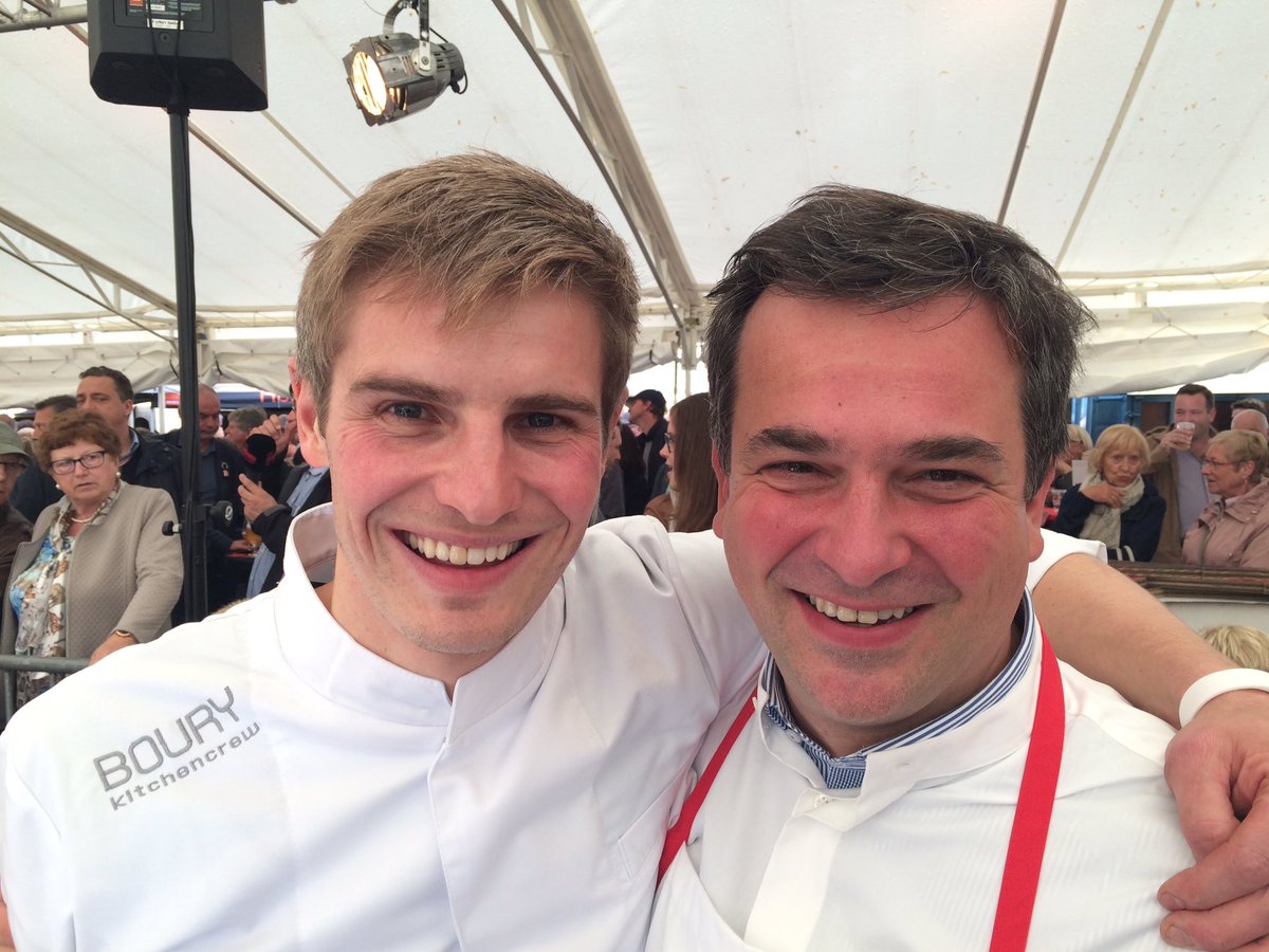 VVHR's tweet photo. Team #Roeselare met burgemeester @Kris_Declercq en Tim Boury wint Kitchen Battle https://t.co/l0HpEsKUwT
