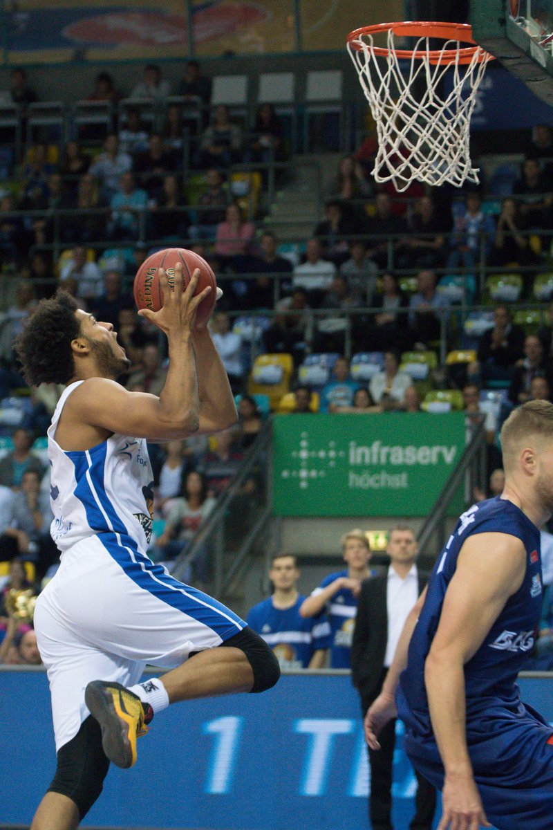 BeckerPictures's tweet photo. Zur ersten Hälfte steht es 36 zu 29 für unsere @skyliners1999. In der zweiten Hälfte dann #geMAINsam den Sieg holen ! @easyCreditBBL https://t.co/5eYIQGfeyW