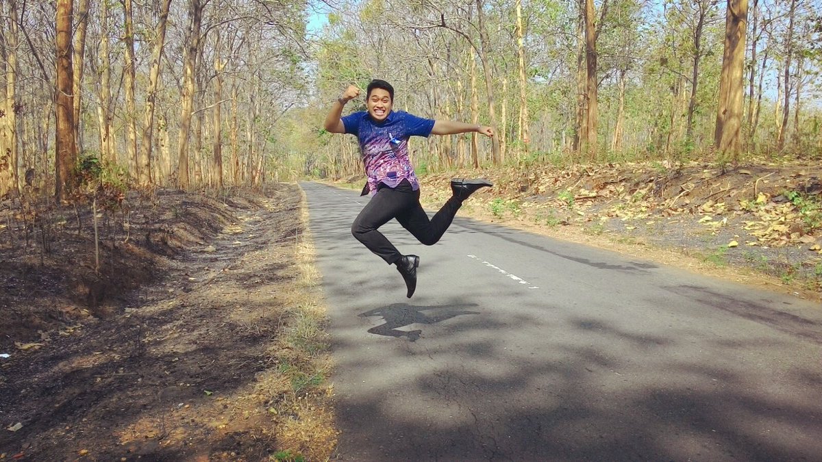 ovanzhico's tweet photo. dlm perbedaan ragam corak masing2 daerah,
berpadu mnjadi satu,
warna yg harmoni,
itulah batik,
itulah indonesiaku,
#BRICintaBatik
@kontakBRI https://t.co/Rlq6OFjTIi