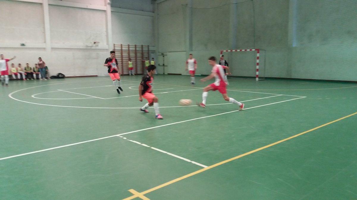 Fcu_Pinheirense's tweet photo. Ja se joga o troneio de futsal em valbom #Pinheirense #ABCVigo https://t.co/wo70XGH1GI