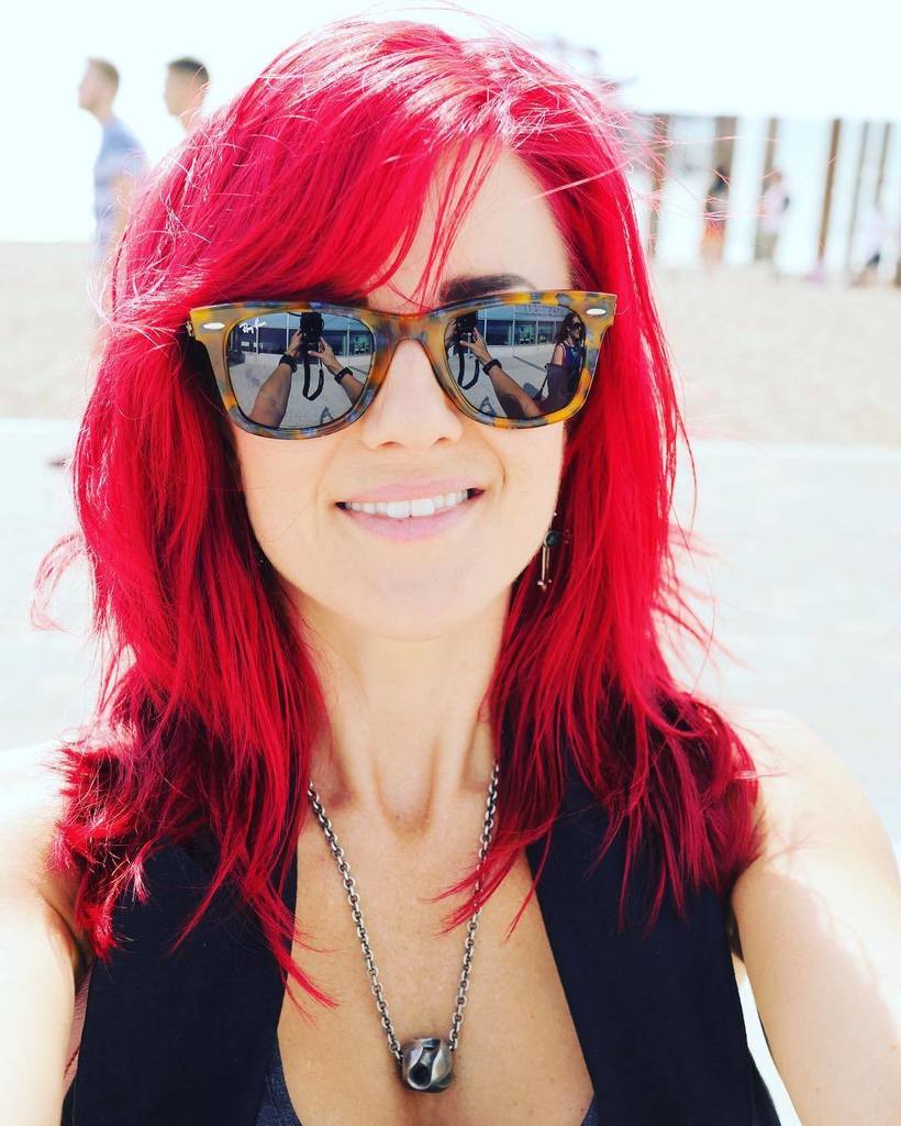 CharisWilliams's tweet photo. #brightredhair &amp; #raybans 😘👈 #warefarer #raybanwayfarer #redhair #redhairdontcare #longred… https://t.co/udR2SibK0A https://t.co/XUvJtoDXdM