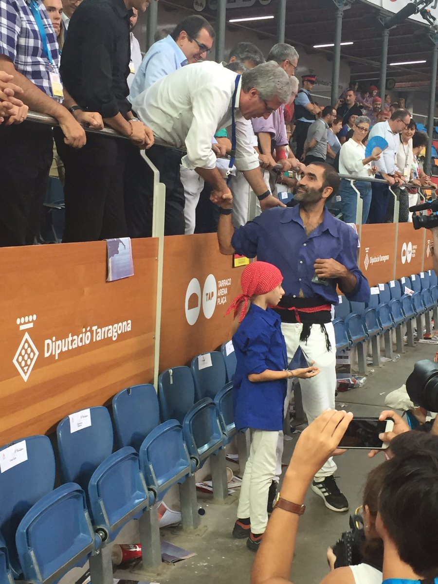 Les colles recullen els premis del #concurstgn16 #castellsenxarxa