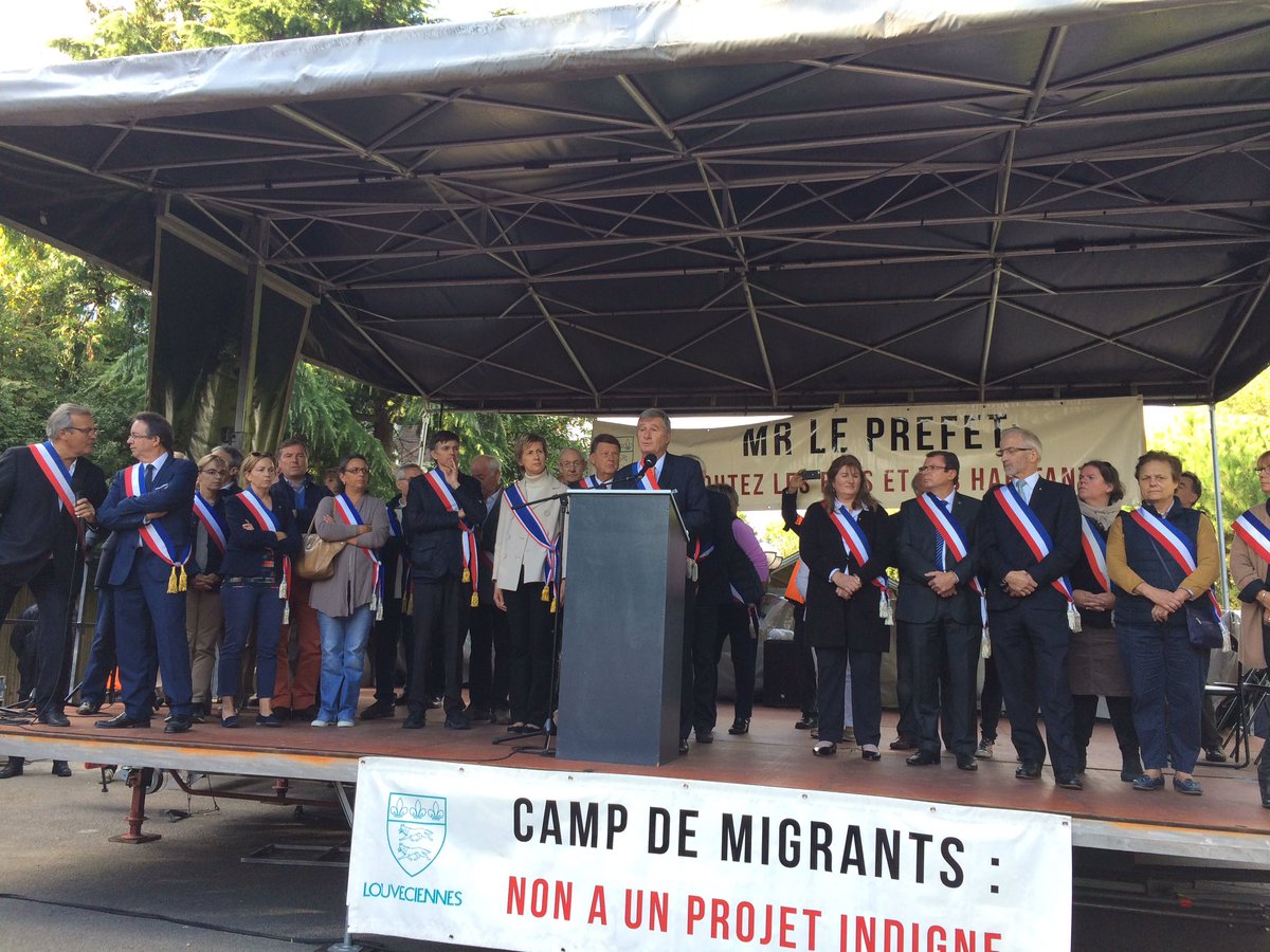 dellye78's tweet photo. @PLequiller prend la parole à #Louveciennes "il n'est pas opportun d'installer des #migrants sur #villevert ... 24ha" https://t.co/avUr4JO7yv