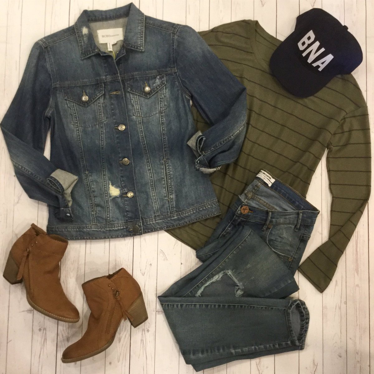 RhodesStyle's tweet photo. || Weekend Style || #ootd • comfy tee • #rippedjeans • #distressed #jeanjacket • #booties • #BNAhat • #fallfashion #denimondenim #SRBstyle https://t.co/LAUYEuVZbW