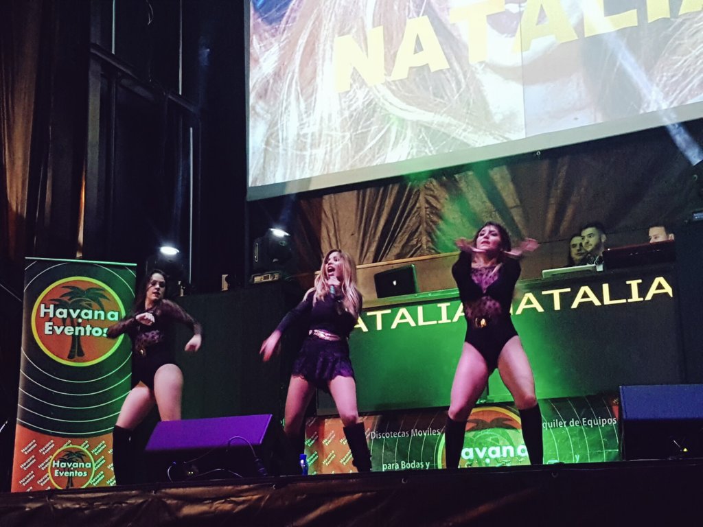 Nataliafanclub_'s tweet photo. Mañana todas las fotos y los videos del conciertazo de @NataliaOficial_  ayer en Asturias. #GiraNoFuiUnaMás https://t.co/FNE3bjdy4N