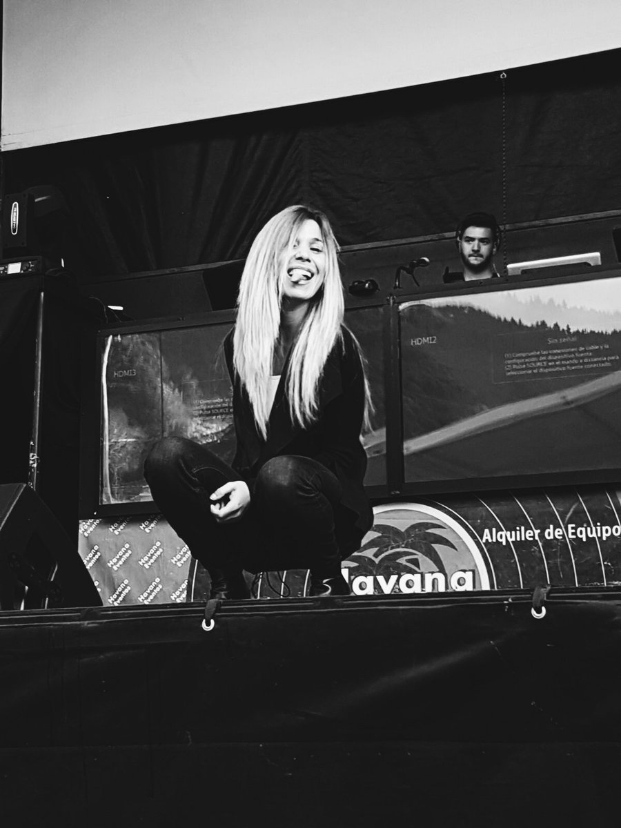 Nataliafanclub_'s tweet photo. Mañana todas las fotos y los videos del conciertazo de @NataliaOficial_  ayer en Asturias. #GiraNoFuiUnaMás https://t.co/FNE3bjdy4N