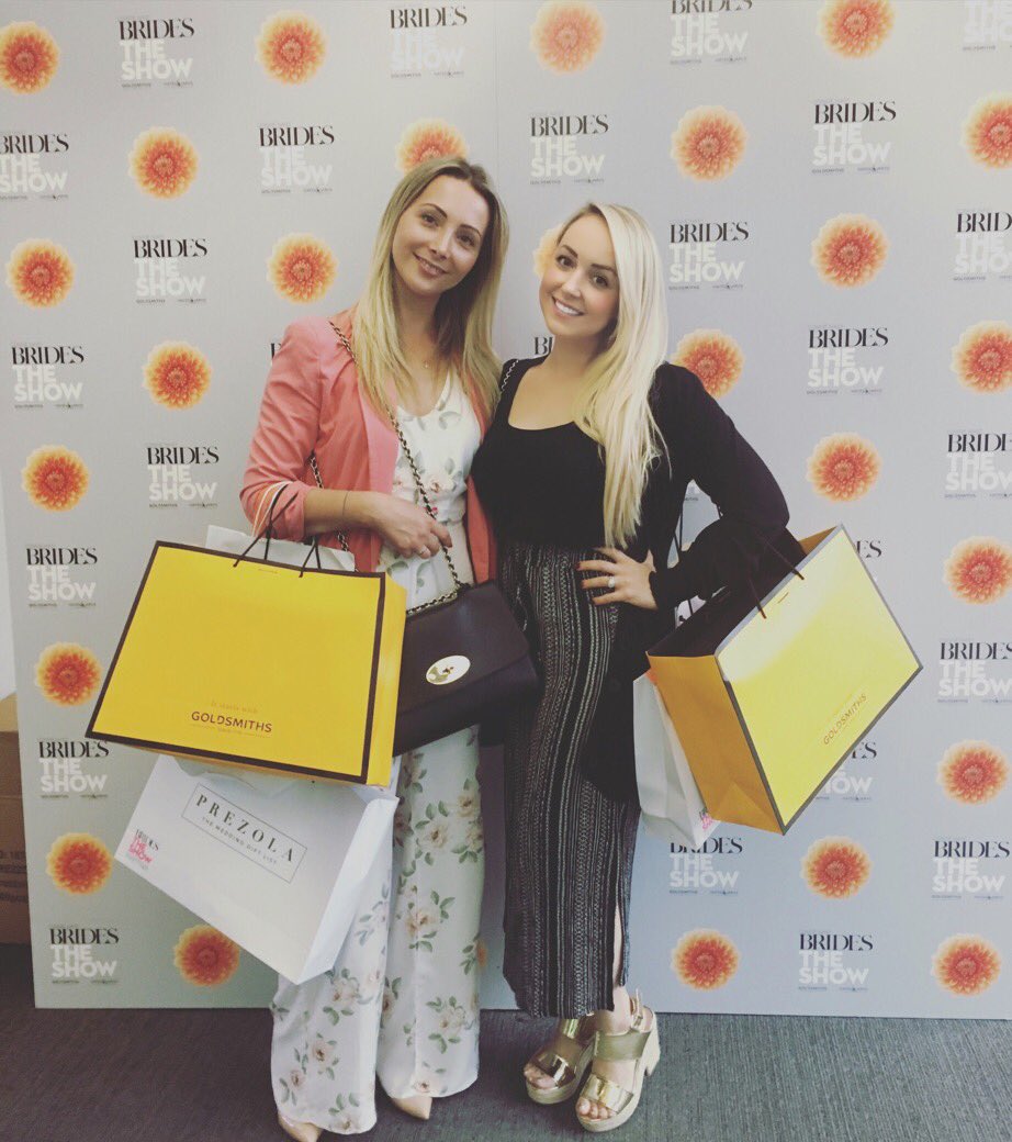 D_tyson2404's tweet photo. @Bridestheshow #brideshow Check in! @YollyPop #bride #wedding #romance #catwalk #freedies #embrace #2017wedding 💍🍾🎀💋 https://t.co/3IuGi1Imbm