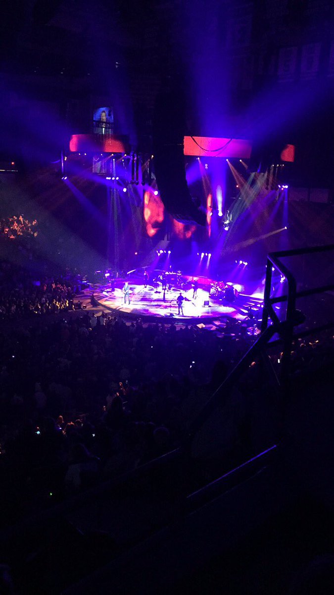 taylor_13_may's tweet photo. such a fun night... @Blakeshelton https://t.co/TjPnIMYQ3c