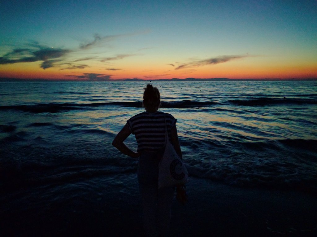 My <a href="/CraftsCouncilUK/">Crafts Council UK</a> tote bag made it all the way to greece! Do I win a prize for sending you a photo? :-p