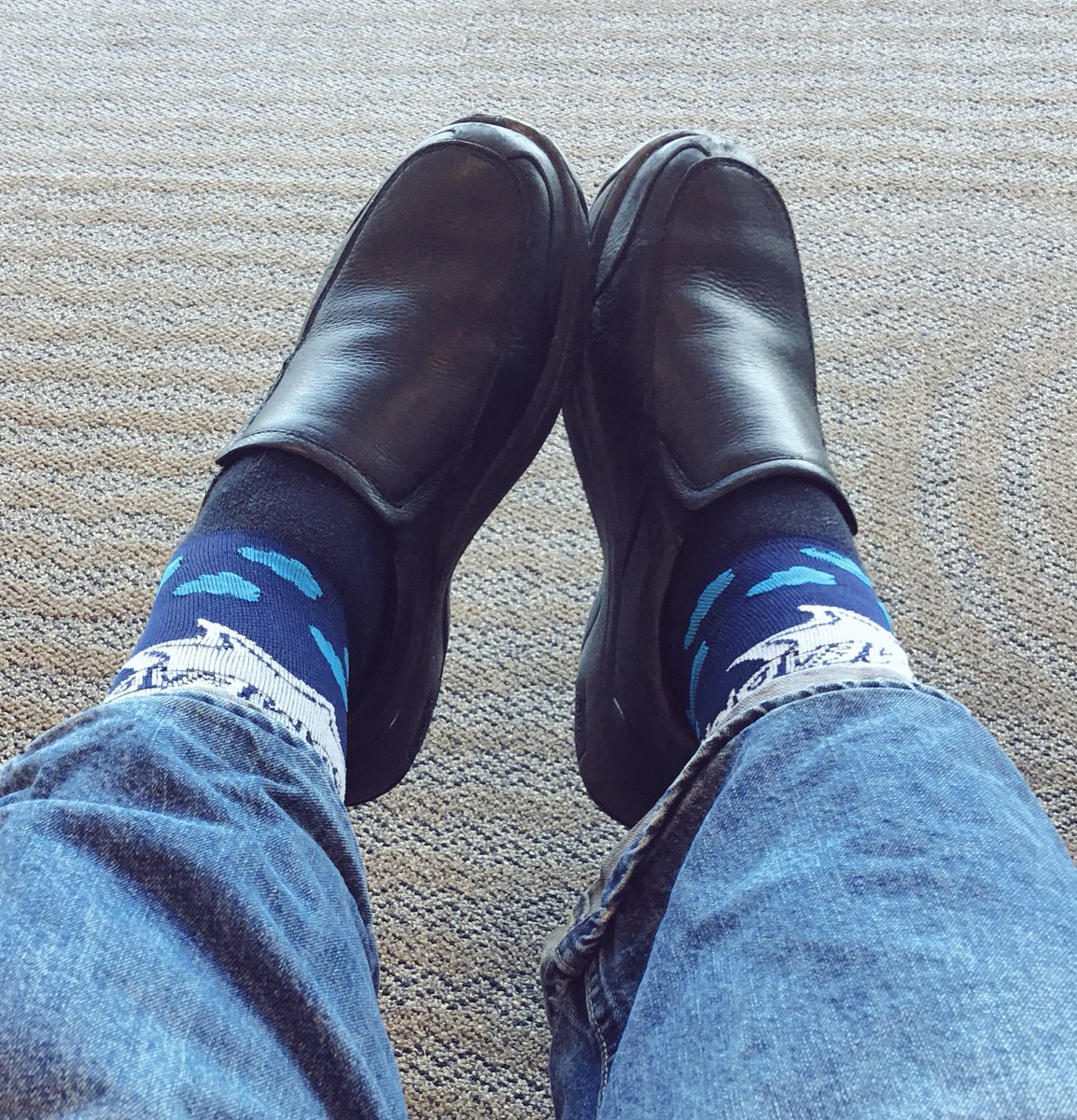 salesforcestu's tweet photo. Flight to #DF16 is delayed. But I am calm and cool in my #cloudsox. #awesomeAdmins #BATakeover https://t.co/jH2xfIsB36
