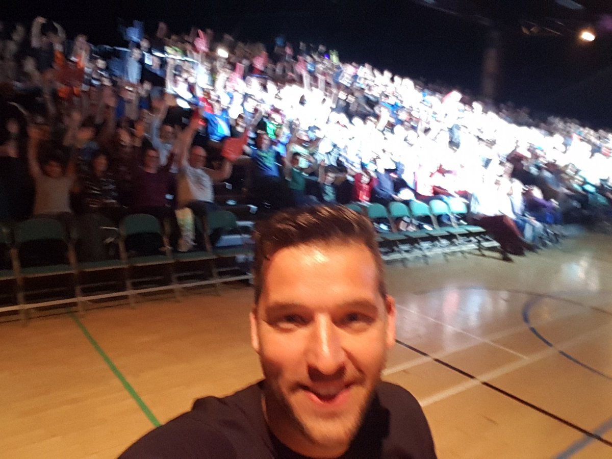 MarcDermott's tweet photo. Re tweet for the red team @RobotsLive https://t.co/Kf8XD4a7FX