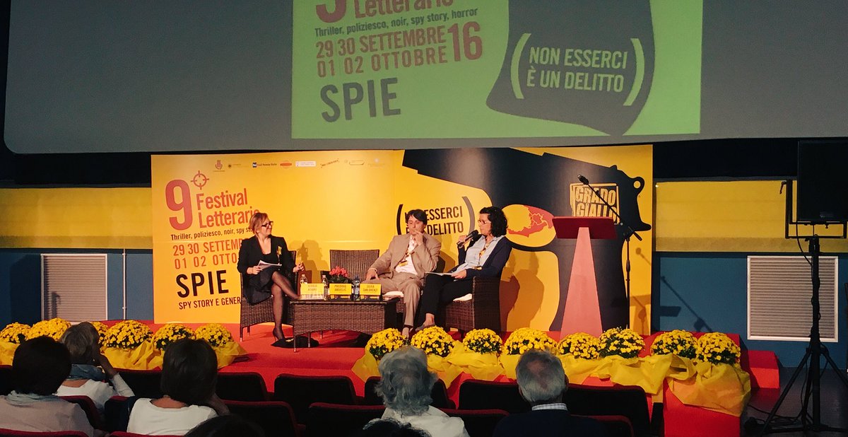 Si passa dalla legione di #Segretissimo a Predrag Andjelic, presentato da Sergia Adamo dell'<a href="/UniTrieste/">Università di Trieste</a> e Silvia Zanlorenzi. #GradoGiallo9