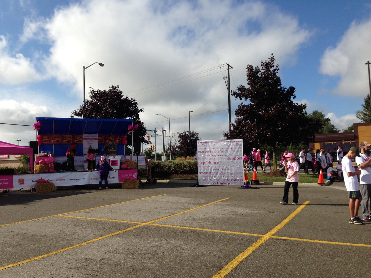 AmyGaukel's tweet photo. Live music welcoming runners and walkers back in #Alliston at the @cbcf_alliston #CIBCRunfortheCure https://t.co/h11D87rueZ
