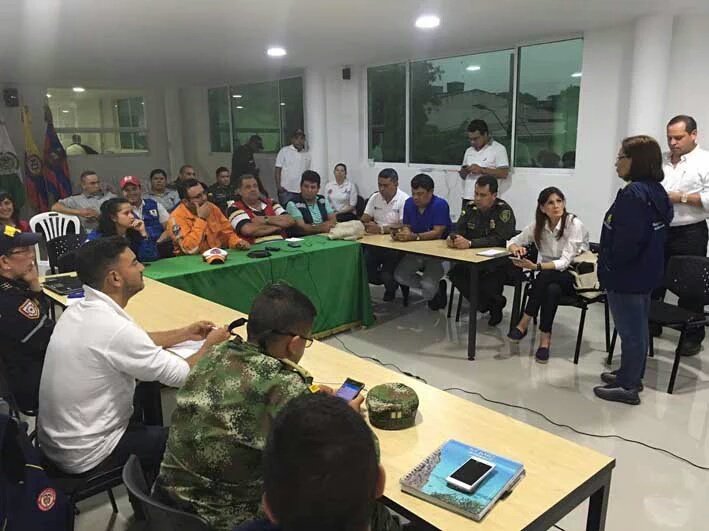 TICAtlantico's tweet photo. La @CruzRojaMag en Sala de Crisis haciendo segumiento al aumento del caudal de los ríos, se reportan inundaciones. https://t.co/dG2dzDO9im