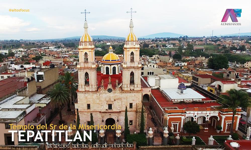 altosfocus's tweet photo. #FelizDomingo nublado desde #Tepatitlan #Templo #SeñordelaMisericordia y #MuseoCiudad  ¡Imperdibles en tu visita a #Tepa! #AltosdeJalisco https://t.co/g1PMNgpiVS