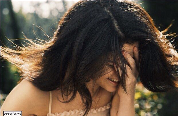 PortalSelenaBR's tweet photo. A day without you is like a year without rain... 💔 https://t.co/xFWXfzfZs4