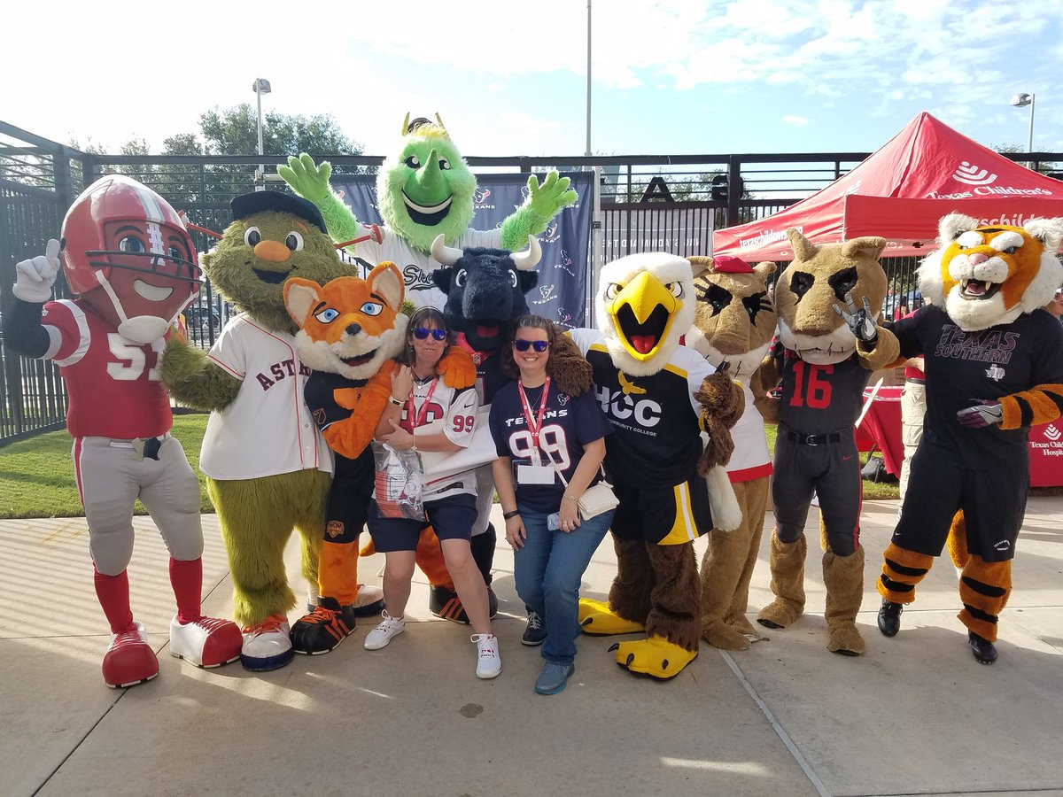 frgtchr's tweet photo. #TexansKidsDay https://t.co/fMRUobzEkH