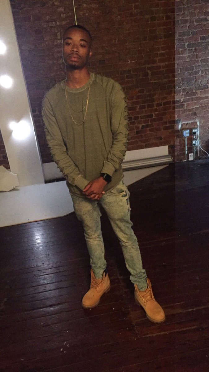 BigalHarrison's tweet photo. Popped out at the Souleil art event last night. Good vibes π #YOUNGLEGEND2 #RVA https://t.co/y2mKJk0Yb1