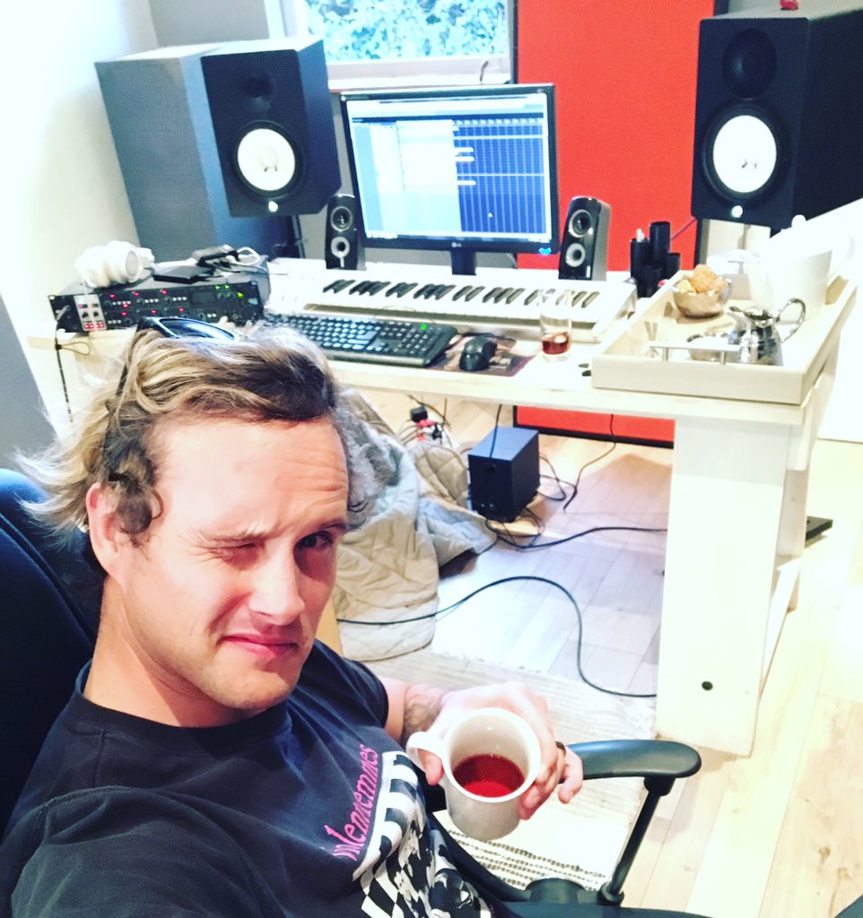 LennieMuller's tweet photo. Just finished 3 sets @CockpitBrewhous straight into studio with @botes_gideon to track some harmonies for new 'single'! 😅 Rooibos lets go! https://t.co/OJQI122n0C