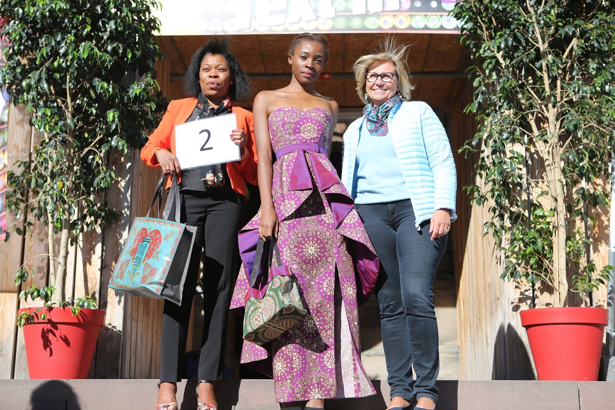 mulhouse's tweet photo. Text'Ill à #Mulhouse : 20 stylistes, 20 créations à partir de l'#étoffe de Noël tout juste dévoilée : bravo à Lucie #Bikoe, prix du public ! https://t.co/xwN12Lmaqp