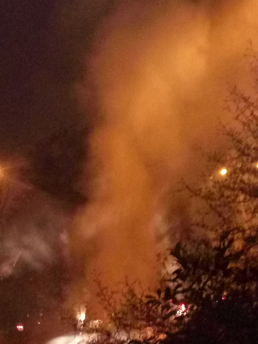 umesh1949's tweet photo. @ArvindKejriwal garbage being burnt in Sec-7 Dwarka, near Sargodha Apptt.Mr CM, if u r serious, kindly take prompt action. #CheckPollution https://t.co/oYCWLWCMUC