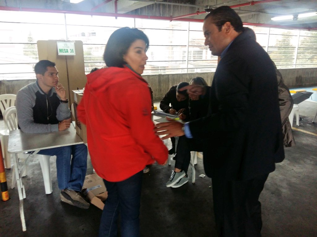 Recorremos recintos electorales. Plebiscito se desarrola con normalidad. Amplia participación, a pesar que el voto no es obligatorio.