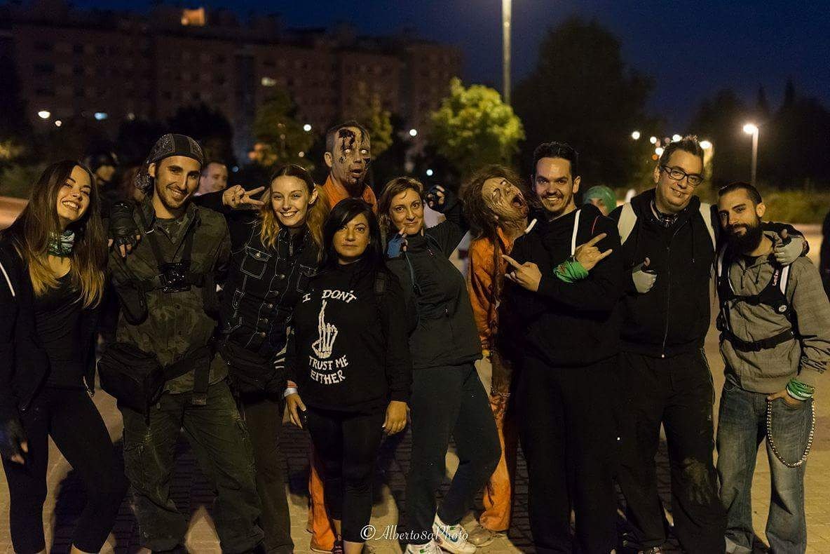 EstherGRecuero's tweet photo. Grupo de @panthers_zombie que conseguimos sobrevivir (a nuesta manera) #survivalzombie #proyectosorange #SZParla #zombiesenparla #nuevodia https://t.co/7EOJ0U8cLL