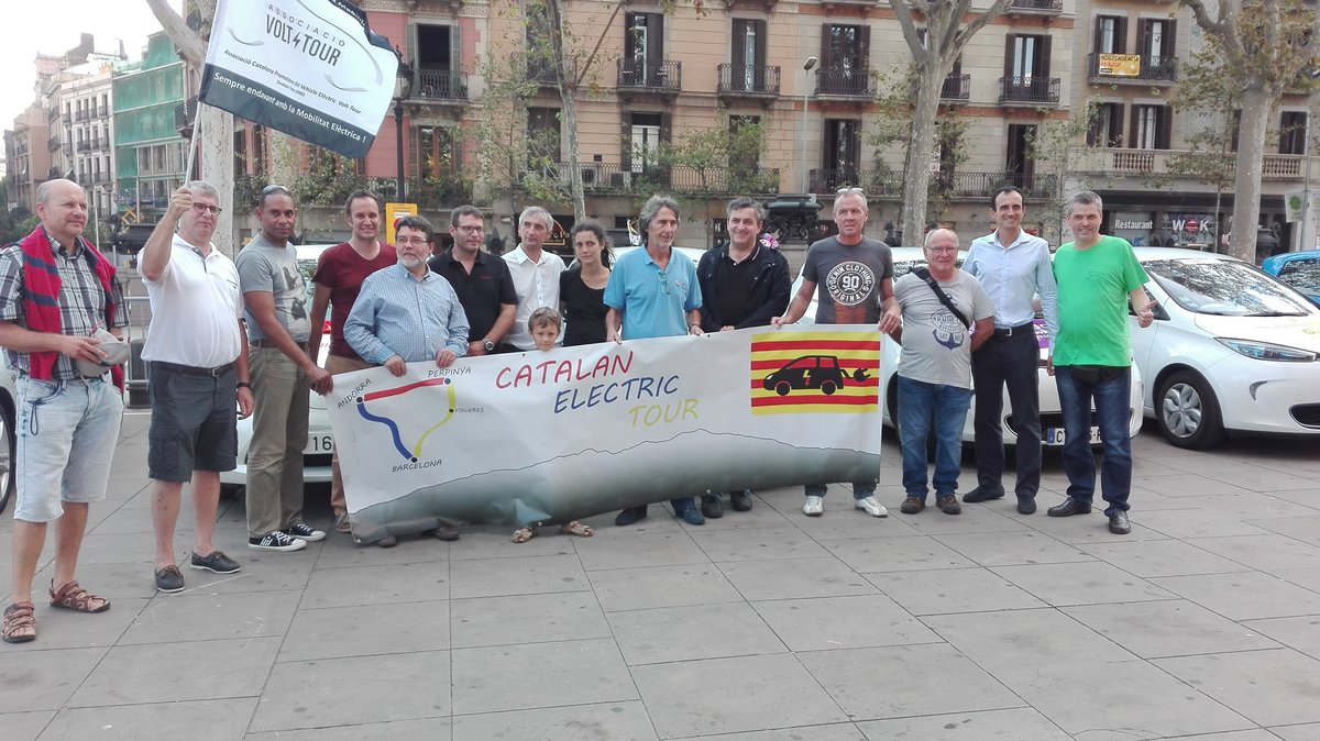 Expoelectric's tweet photo. El #CatalanElectricTour ja ha arribat a #Expoelectric2016 després d'haver recorregut 460km amb #vehicleselèctrics.Benvinguts! https://t.co/tudmiFRZIM