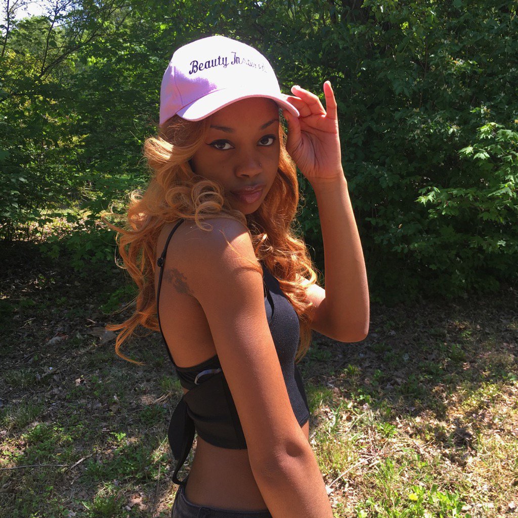 inspired_byv's tweet photo. Beauty Hats, Flawless Pink &amp; Divine Black ON SALE! 🎀 #Breastcancerawareness https://t.co/hH0ZoW0yV4 https://t.co/rTcvhsgBlQ