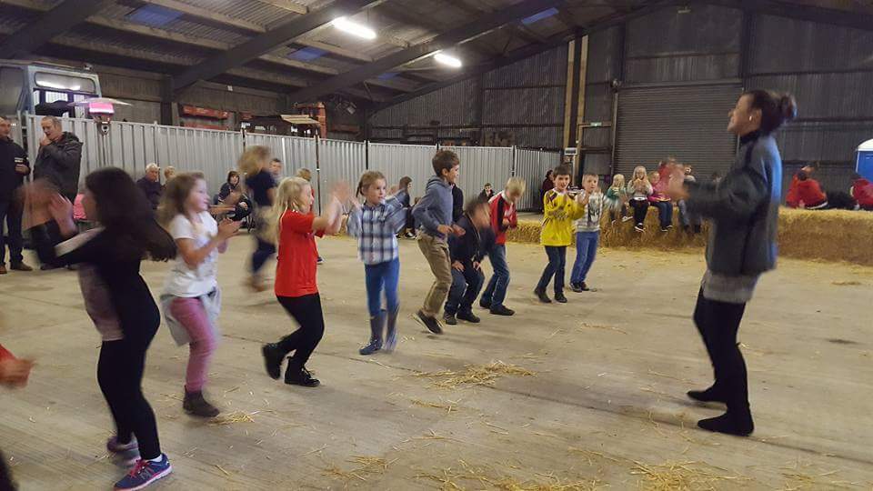 BroCernyw's tweet photo. Twmpath Dawns Nos Sadwrn gyda Cerddorion Conwy a Hannah Rowlands. 🎶👍 Saturday Night's Folk Dance with Conwy Musicians and Hannah Rowlands 🎶👍 https://t.co/sqLRXaiHlD