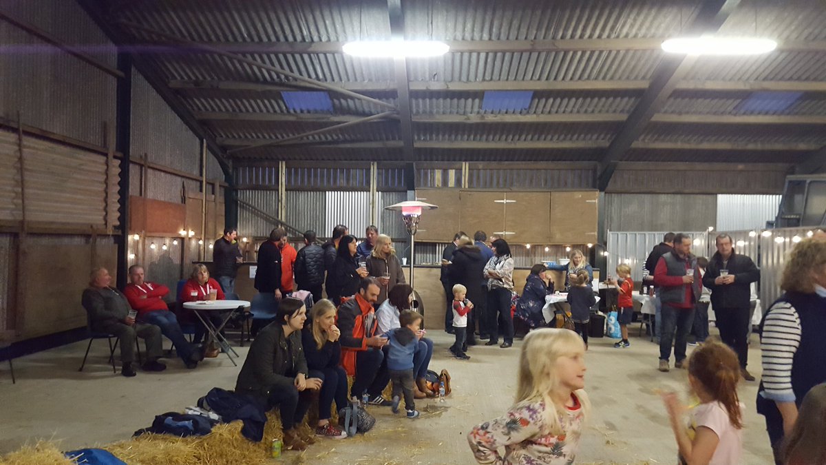 BroCernyw's tweet photo. Twmpath Dawns Nos Sadwrn gyda Cerddorion Conwy a Hannah Rowlands. 🎶👍 Saturday Night's Folk Dance with Conwy Musicians and Hannah Rowlands 🎶👍 https://t.co/sqLRXaiHlD