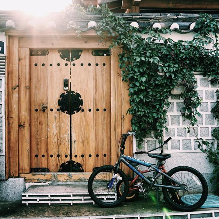 ViaggiaredaSoli's tweet photo. Il vecchio e il nuovo .. I contrasti mi sono sempre piaciuti #sepul #corea #korea https://t.co/wtNaGGtv8W