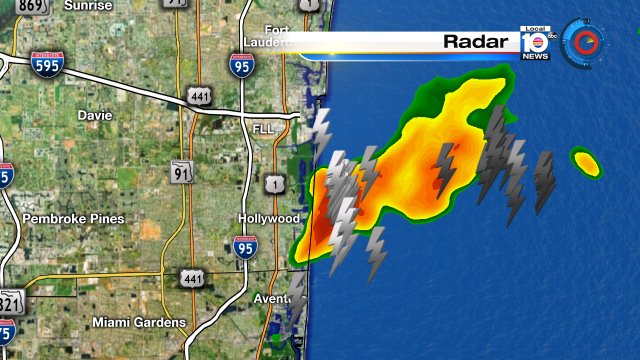 Storm developing right now over #HollywoodBeach with frequent lightning, heavy rain and possible gusty winds #Flwx https://t.co/aCSEy1t3MI