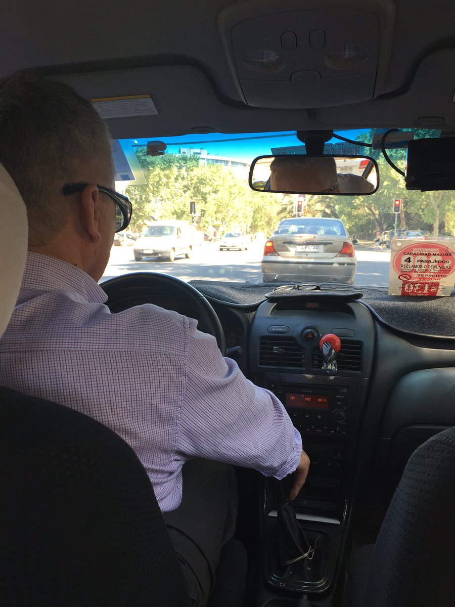 dobleADuran's tweet photo. Tomar taxi en Franklyn, $3400; que el chofer sea un tatita octogenario, me pregunte si puede poner música y ponga "Sexy Back", priceless !!! https://t.co/FUPTV7n0Bs