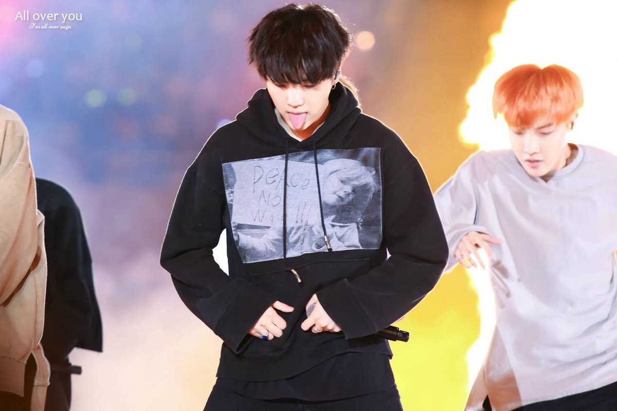 SUGA_th's tweet photo. [HQ] 161001 SUGA - Busan One Asia Festival (cr.Alloversuga) https://t.co/AcJCM0Nnxw