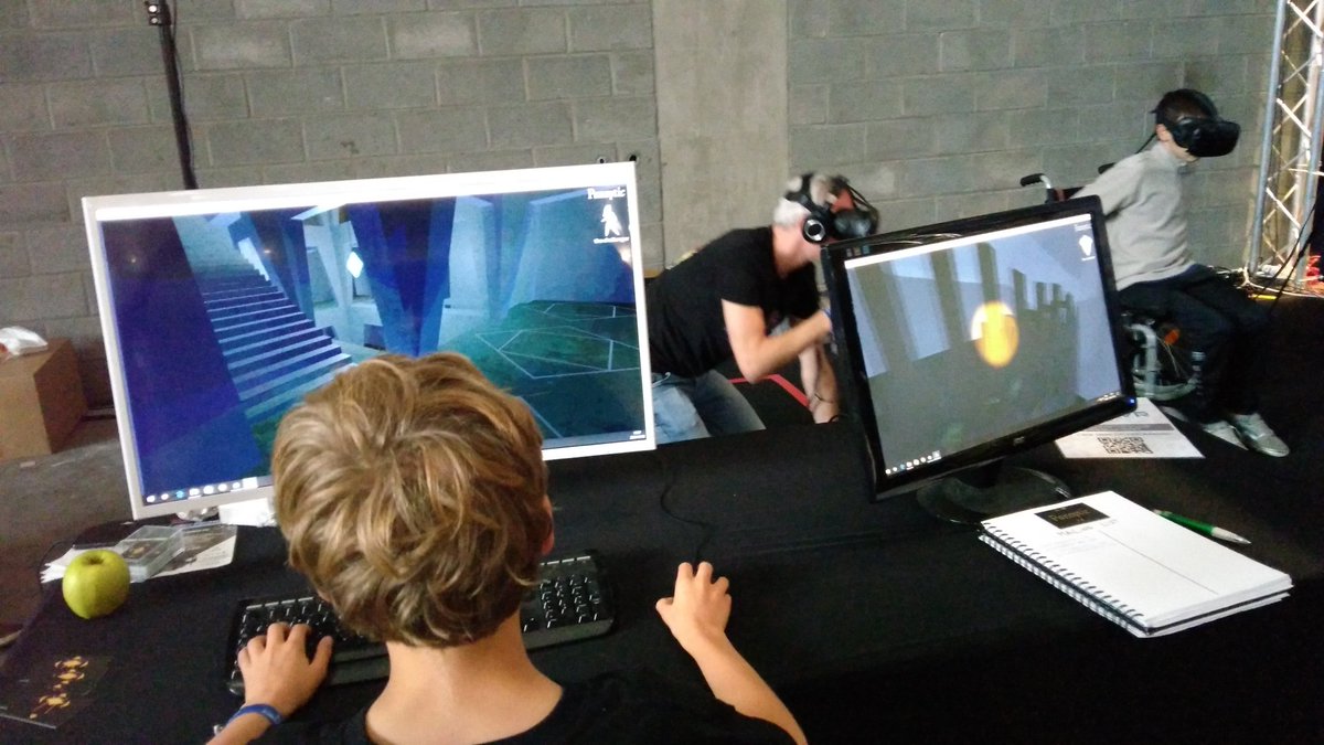 FishieFlopOog's tweet photo. Here we have @LarAtLarian playing #igjam16 winning game Panoptic/Panaptes against his son. https://t.co/BhNxqjulqd