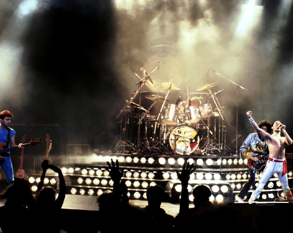 Farrokh_Mercury's tweet photo. Queen, 1982. x @QueenWillRock @LilyWhiteQueen #HotSpace
https://t.co/JHsdX9xUsT https://t.co/B4dC4HDsny